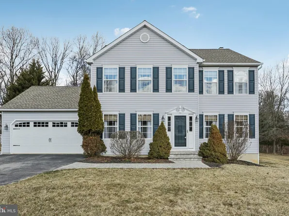 209 Pullman Cir, Coatesville, PA 19320