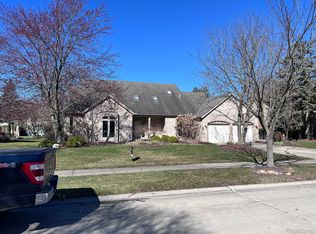 20171 Edgewood Ave, Livonia, MI 48152