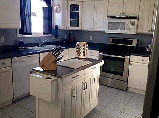 4th image of 1321 Dartmouth St
