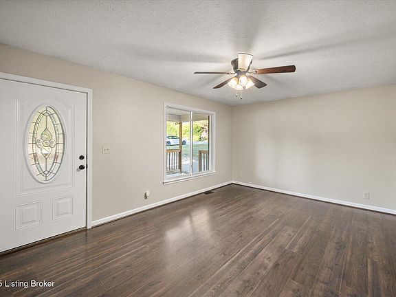 5th image of 2526 New Castle Pl