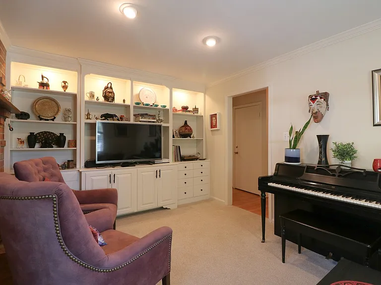 14601 Melinda Ln — Photo 5
