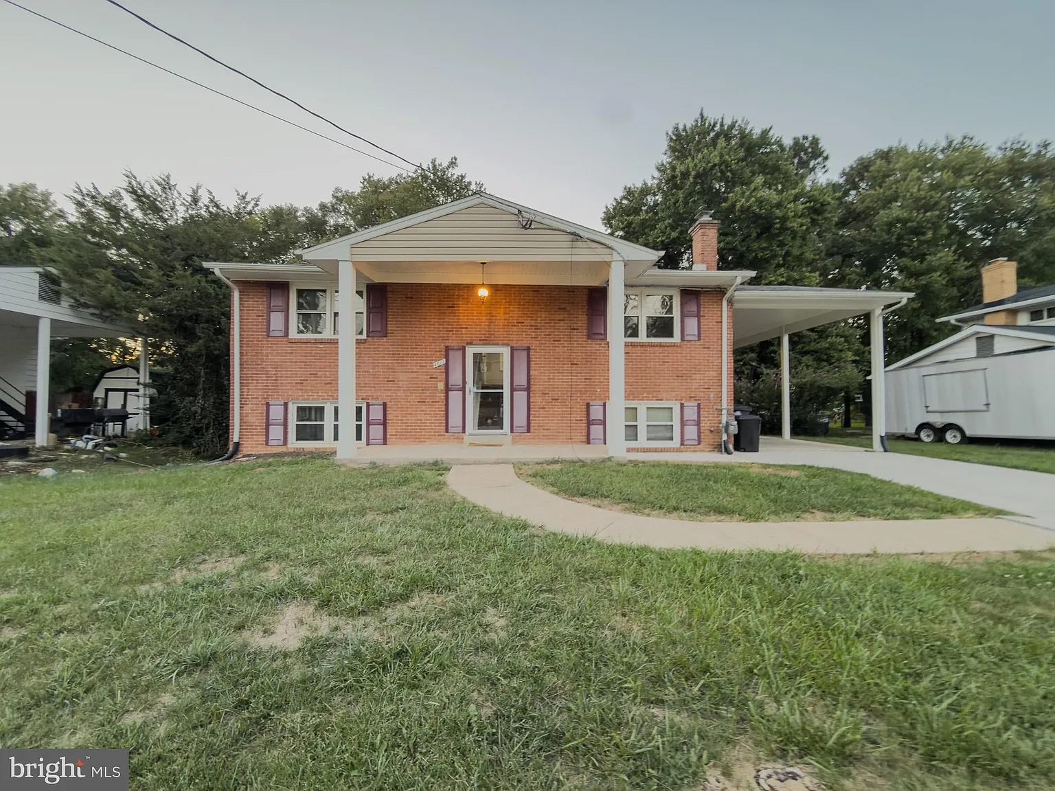 5 bed, 2.0 bath, 2837 sqft, $2,800 — Photo 4