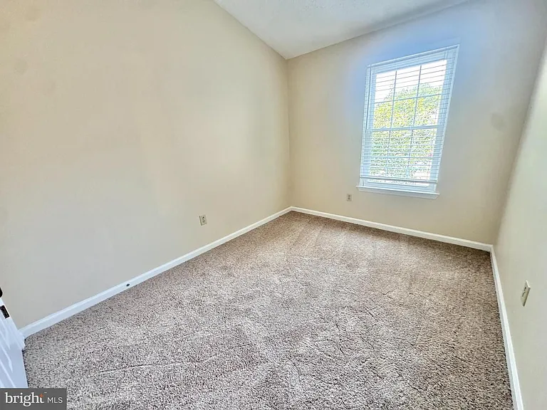 704 Stafford Glen Ct — Photo 10