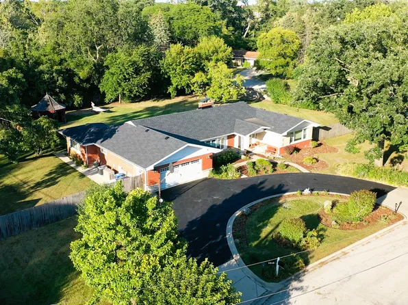 1010 Crabtree Ln, Des Plaines, IL 60016