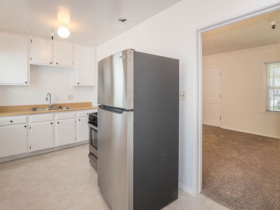 1st image of 10900 Culver Blvd #4