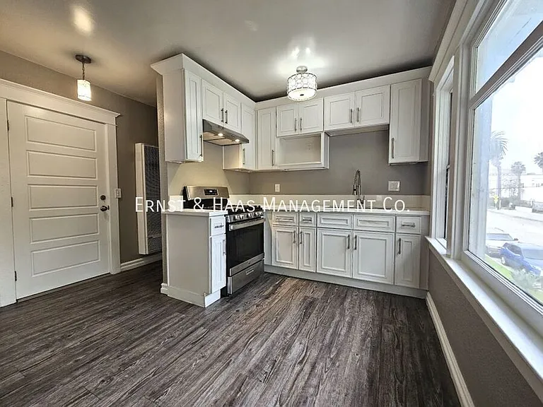 755 Elm Ave — Photo 6
