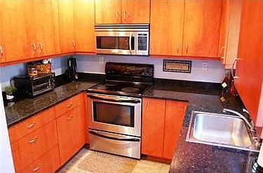 5th image of 541 Locust St