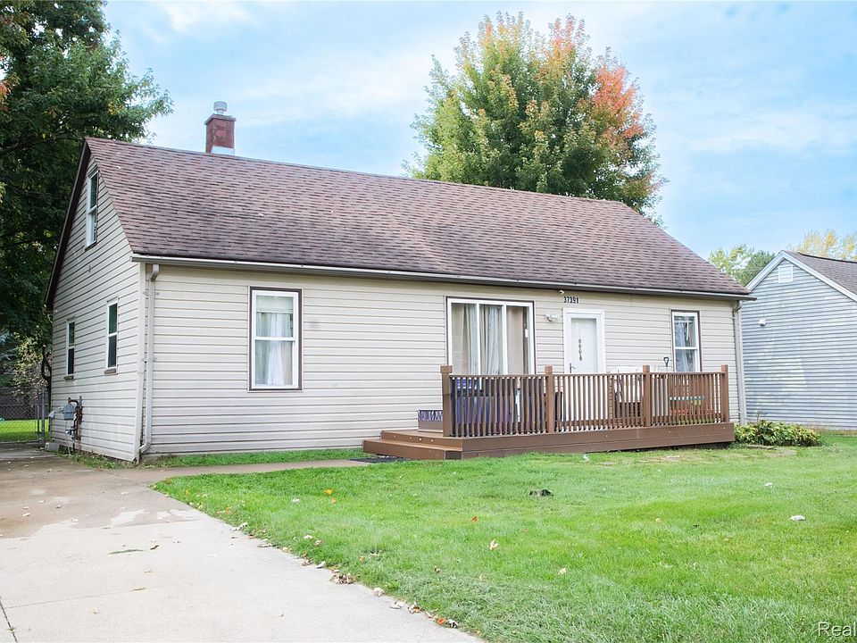 37391 Saint Joseph Dr, photo 3