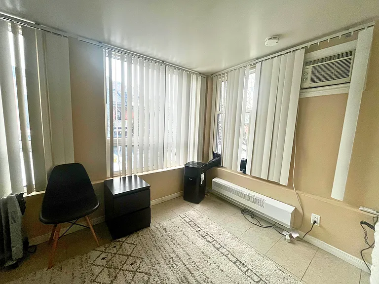 315 Frank St — Photo 7