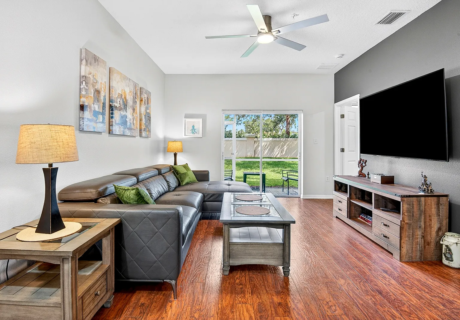 3 bed, 1366 sqft, $2,500 — Photo 4