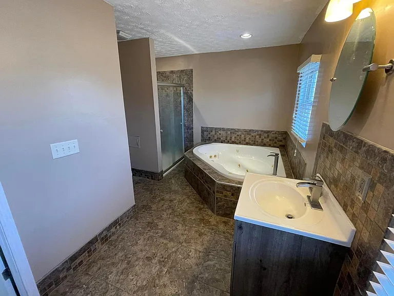 332 E Lincoln St — Photo 21