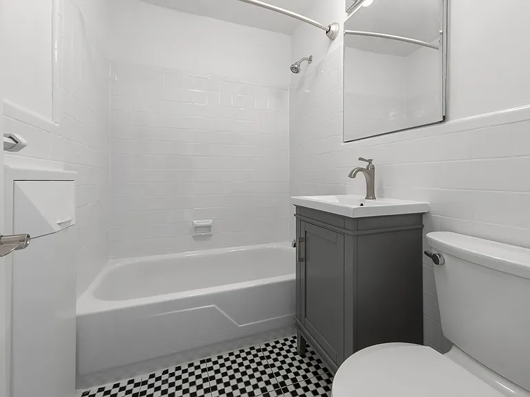 310 W 19th St #1 — Photo 7