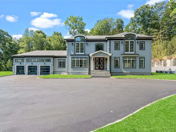 23 Woodbury Road, Woodbury, NY 11797