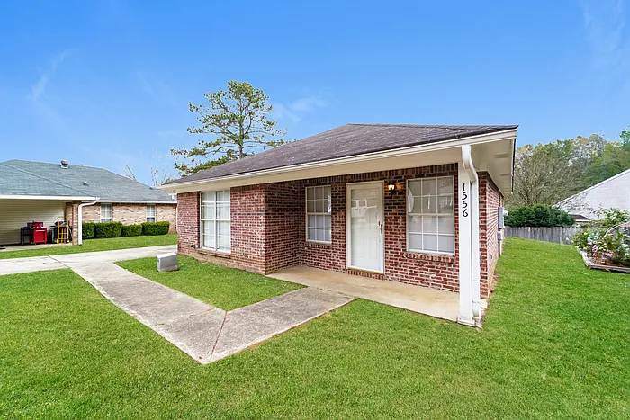 3 bed, 2.0 bath, 1264 sqft, $1,725 — Photo 3