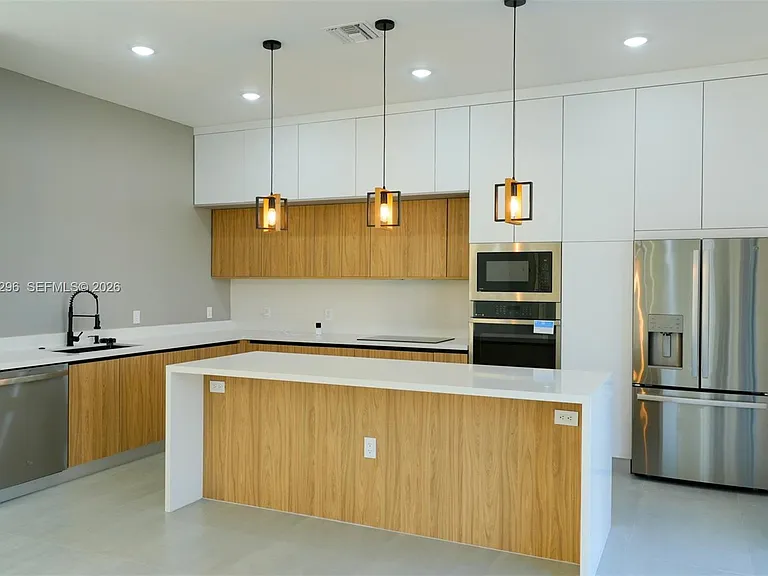 5 SW 26th Pl — Photo 9