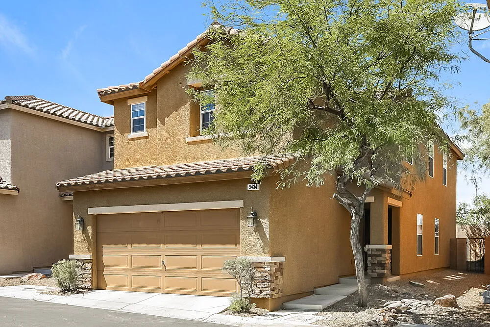 3 bed, 2.5 bath, 2045 sqft, $2,085 — Photo 4