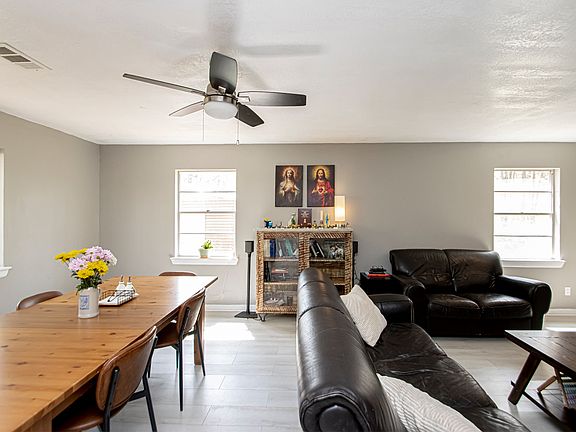 5th image of 15 Lee Oaks St