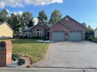 7701 Stonebridge Dr, Maryville, IL