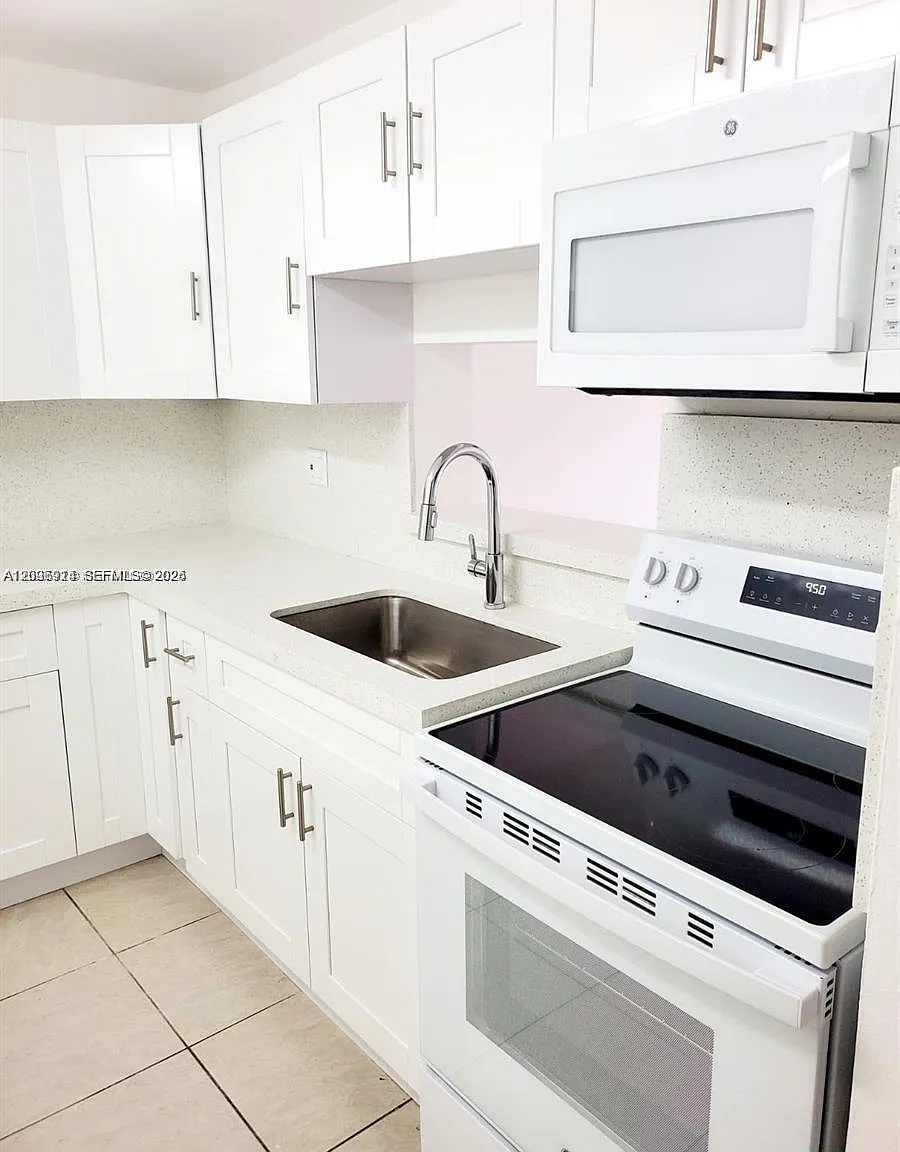 5199 NW 7th St — Photo 4