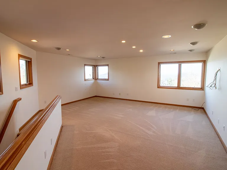 15831 SE 45th St — Photo 27
