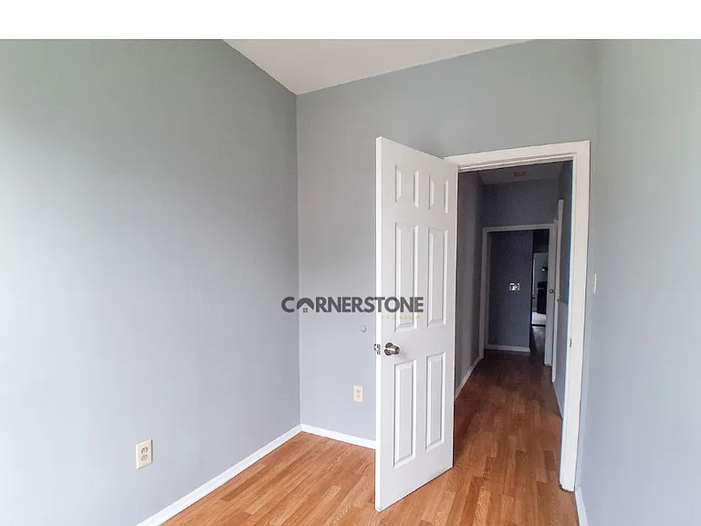 7 N Straight St — Photo 6