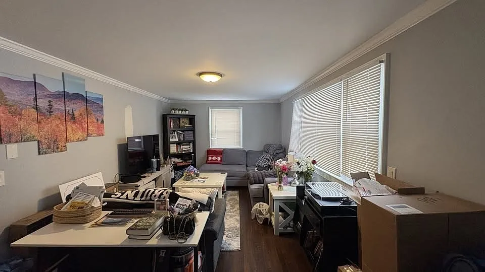 3 bed, 1250 sqft, $3,300 — Photo 2