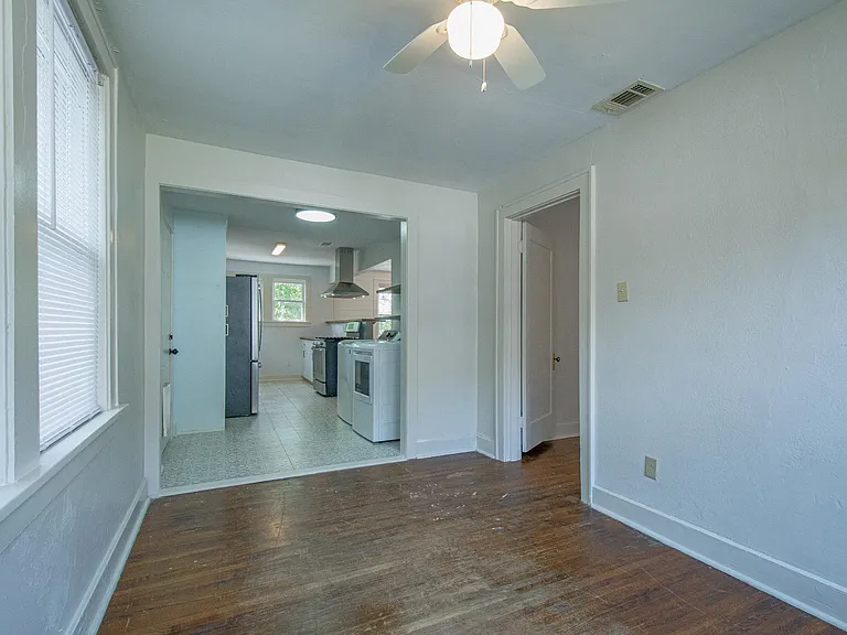 301 N Park St — Photo 21