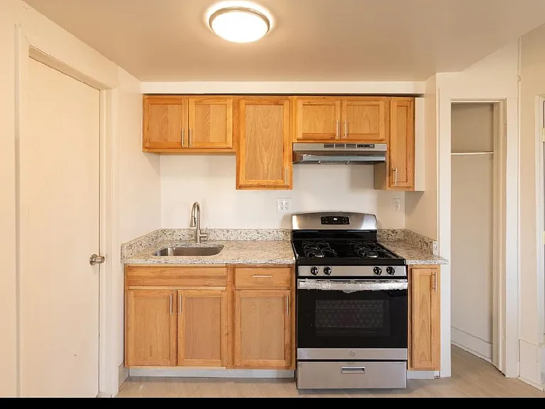 4301 Harriet St — Photo 4