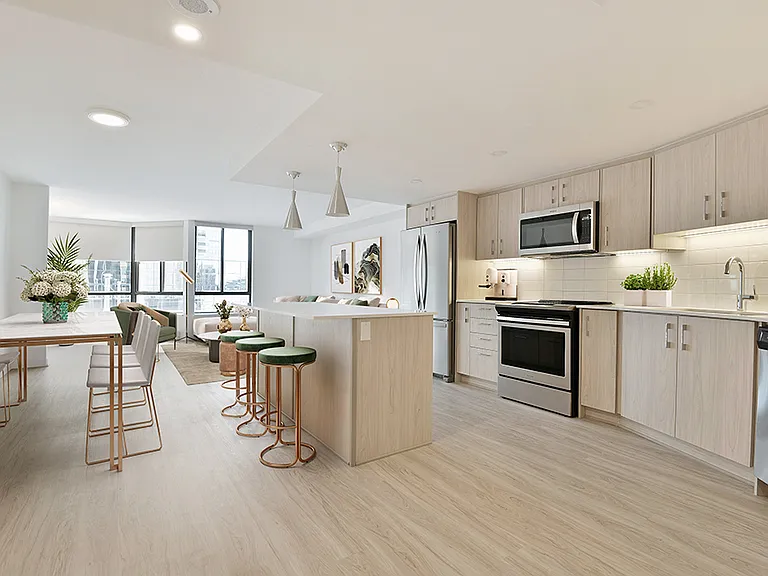221 Lyon St N — Photo 3