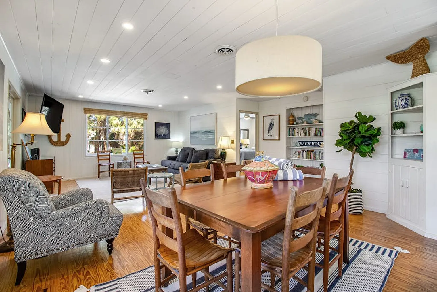 3 bed, 3.0 bath, 1280 sqft, $7,334 — Photo 4
