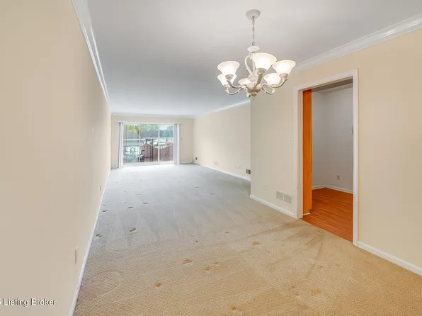 161 Thierman Ln APT 1E, Saint Matthews, KY 40207