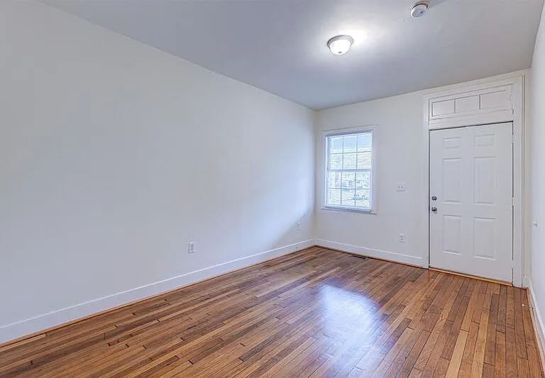 2922 Noble Ave #A — Photo 2