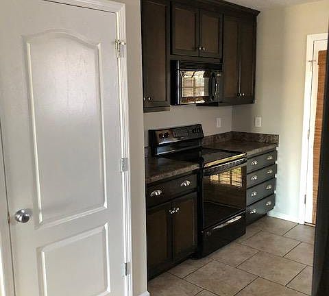 4th image of 136 Bradford Cir