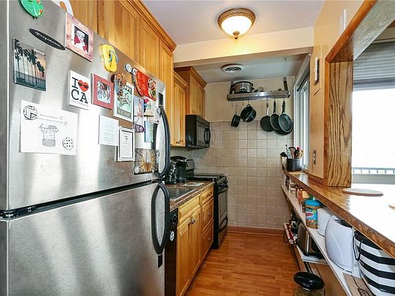 3rd image of 2 Wyndover Woods Ln APT 5