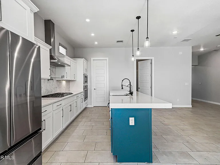 329 Hector Porras Dr — Photo 21