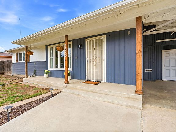3rd image of 1626 E Sequoia Avenue
