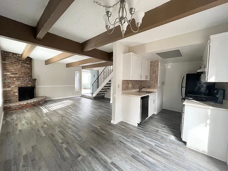 2805 - 2807 H Street - Fireside West — Photo 2