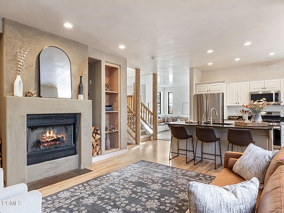 3rd image of 1023 Station Loop Rd