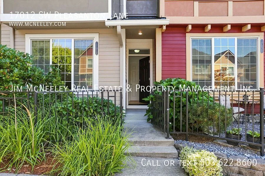 Charming 2BR/2.5BA Townhouse | Move-In Ready! Walking Distance to Max Line! — Photo 4