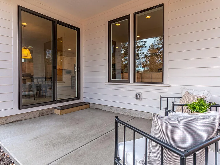 61662 SW Woodriver Dr — Photo 5