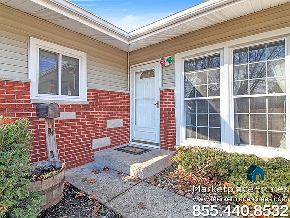2nd image of 1817 Edgelawn Ct