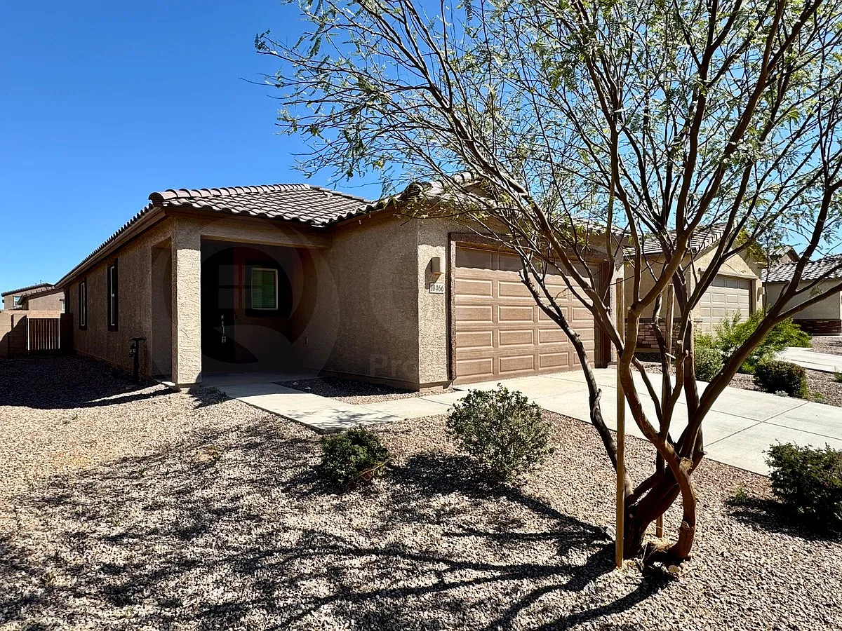 4 bed, 2.0 bath, 1630 sqft, $1,945 — Photo 2