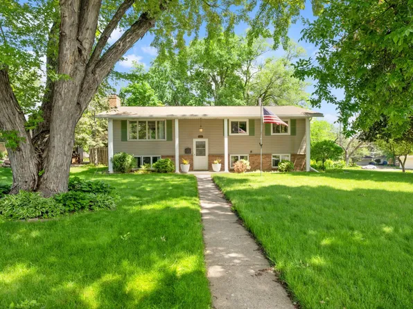 11041 Goodrich Cir, Bloomington, MN 55437