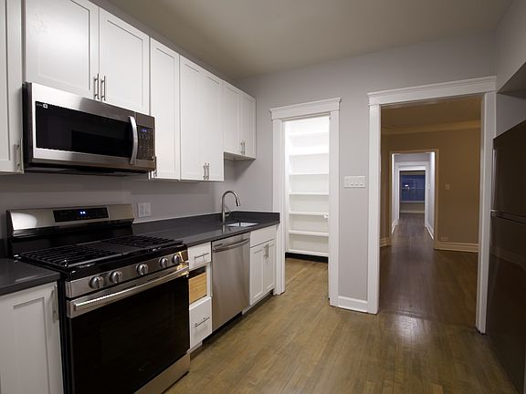 2nd image of 1454 W Winnemac Ave #W3