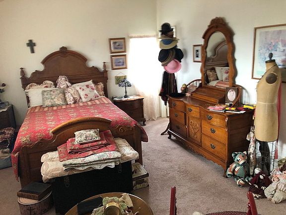 3rd image of 1376 Saturn Ave