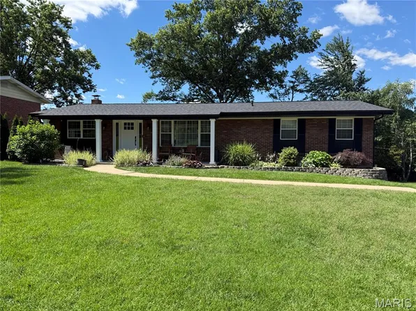4754 Gatesbury Dr, Saint Louis, MO 63128