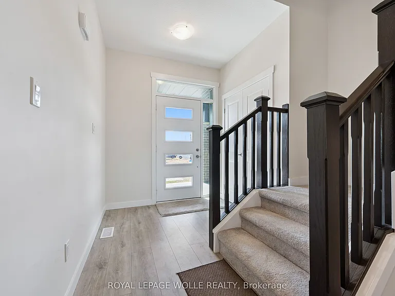 40 Moon Cres — Photo 4