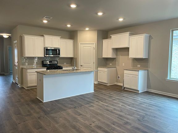 3rd image of 2428 Reserve Dr