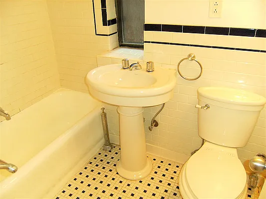 Rented by City Connections Realty | media 36