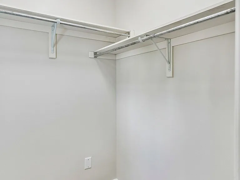 15 Learmont Ave #UPPER — Photo 29
